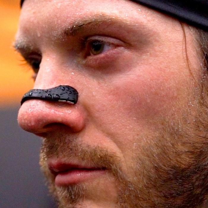 最適な呼吸のための磁気鼻バンド